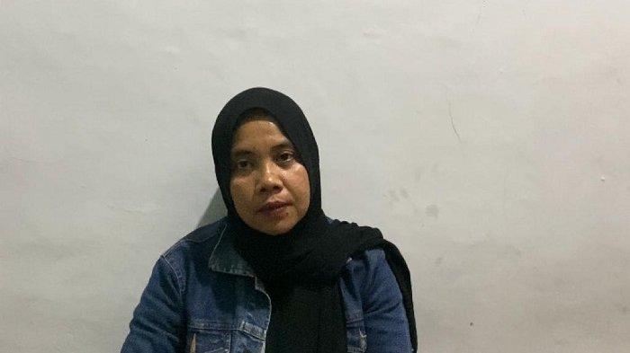 Siti Mauliah (37), seorang ibu asal Kecamatan Ciseeng, Kabupaten Bogor merasa anaknya tertukar, Kamis (10/8/2023).