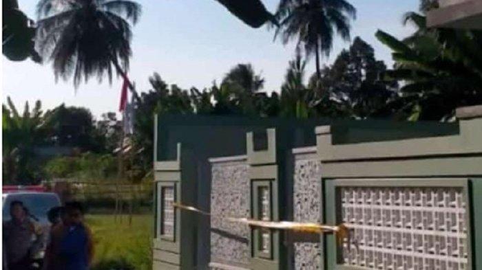 TKP rumah korban perampokan di Kampung Cimayang Sari, Kecamatan Pamijahan, Kabupaten Bogor