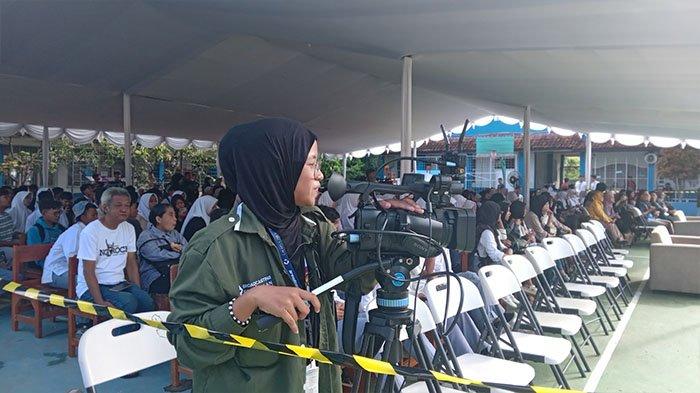 Siswa-siswi kelas 11 jurusan Broadcasting dan Perfilman SMK Negeri 1 Ciomas berhasil menggelar Teater Remaja yang sangat memukau.