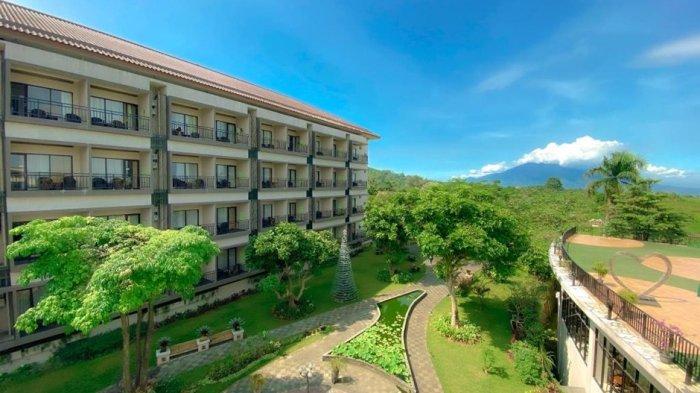 The Green Peak, ARTOTEL Curated merupakan salah satu hotel di Bogor Bintang 4 yang mempunyai area taman yang luas