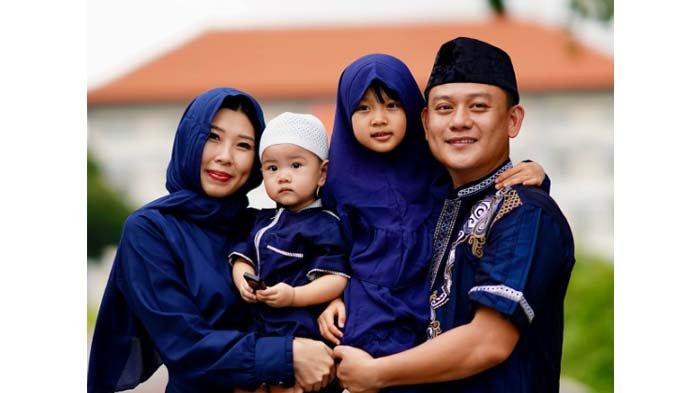 Unggahan foto Bobon Santoso bersama keluarga ketika menyambut bulan suci Ramadhan 2025