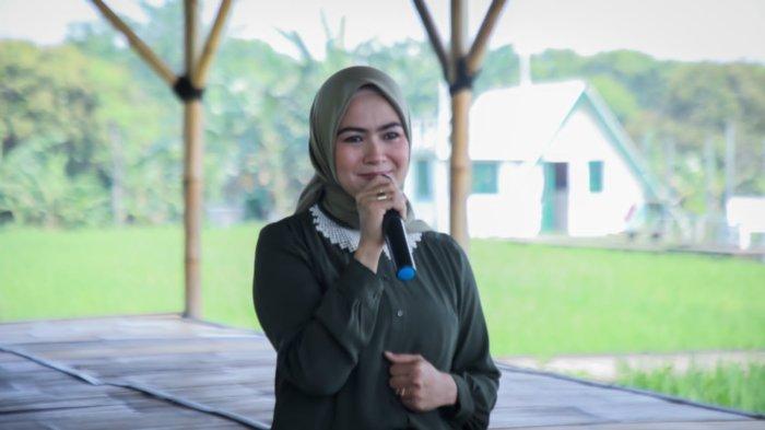 Pejuang Mushola yang diinisiasi oleh Ketua Tim Penggerak Pemberdayaan dan Kesejahteraan Keluarga (TP-PKK) Kota Bogor, Yane Ardian memberikan donasi Mushola di RW 11, Kelurahan Mulyaharja, Kecamatan Bogor Selatan, Kota Bogor, tepatnya di kampung tematik Mulyaharja Agro Eduwisata Organik Mulyaharja (AEWO).