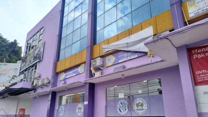 Rekomendasi kampus di Bogor yang mempelajari ilmu komputer, salah satunya AKATELKOM Bogor yang berlokasi di Jalan Bina Marga, Baranangsiang, Kecamatan Bogor Timur, Kota Bogor.