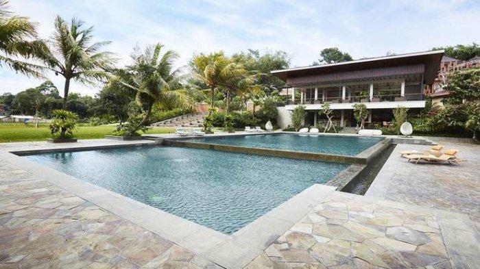 Rekomendasi hotel di Bogor ini menawarkan pemandangan alam yang indah serta sejuk ala Ubud Bali, yakni Amanuba Rancamaya