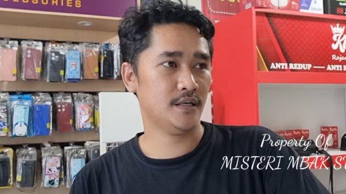 Momen Arighi memperlihatkan tempat kerjanya sekaligus tempatnya bermalam saat kejadian kasus pembunuhan Tuti dan Amalia dua tahun lalu. Arighi meyakini publik bahwa dirinya sedang tidur saat insiden kasus Subang terjadi pada 18 Agustus 2021