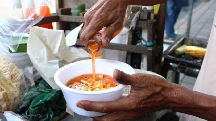Rekomendasi kuliner Bogor kaki lima yang wajib dicoba, salah satunya Asinan Jagung Pak Sabur
