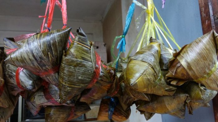 Kuliner legendaris Bacang Panas Pak hadi ini menjadi daya tarik para pelancong, kuliner Bogor ini jarang sepi pembeli.
