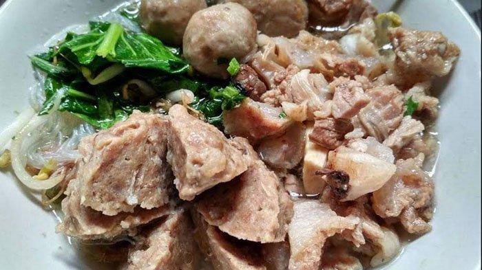 Bakso Pak Sugeng, kuliner Bogor yang menyajikan seporsi bakso dengan tetelan yang melimpah.