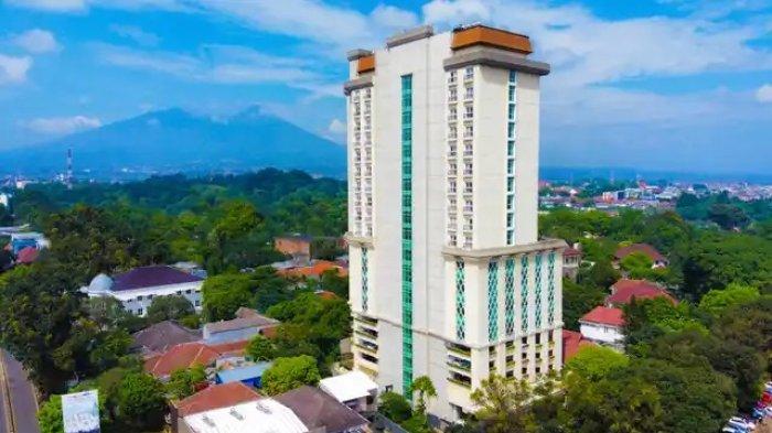 Salah satu hotel di Bogor dengan eksterior megah bisa kamu rasakan di Swiss-Belhotel Bogor.