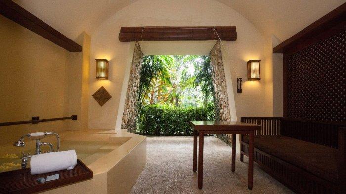 Bathroom dari Novotel Bogor Golf ini menyuguhkan suasana yang begitu nyaman seperti di Bali. Fasilitas hotel di Bogor ini cukup lengkap.