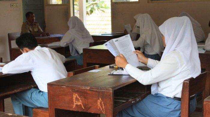ILUSTRASI Kegiatan belajar mengajar di kelas tingkat SMA