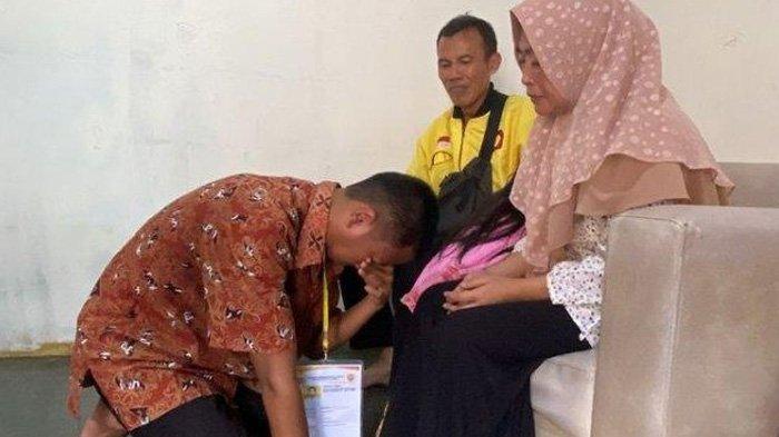 Kisah dan perjuangan Rizqi (19) anak driver ojek online yang diterima menjadi bintara Polri, Kamis (20/7/2023).