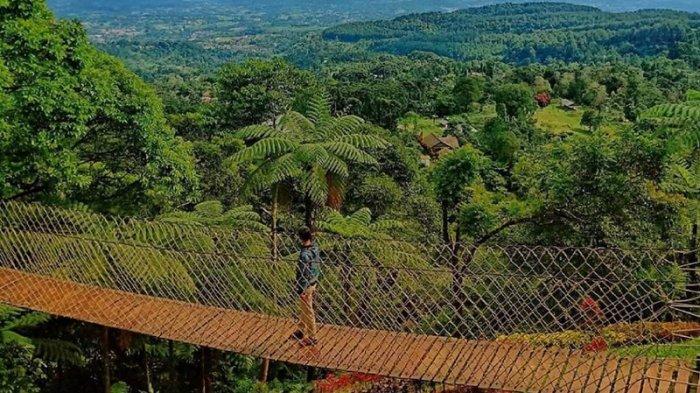 Rekomendasi tempat wisata Bogor ini menawarkan keindahan alam dan udara sejuk khas pegunungan karena berada di Lereng Gunung Salak.