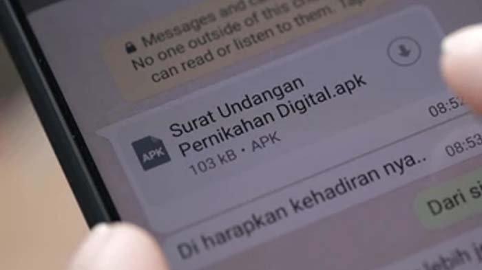 Inilah ciri-ciri chat penipuan di WhatsApp yang bisa membuat ponselmu diretas hacker. Termasuk berisi link undangan pernikahan dan undian hadiah