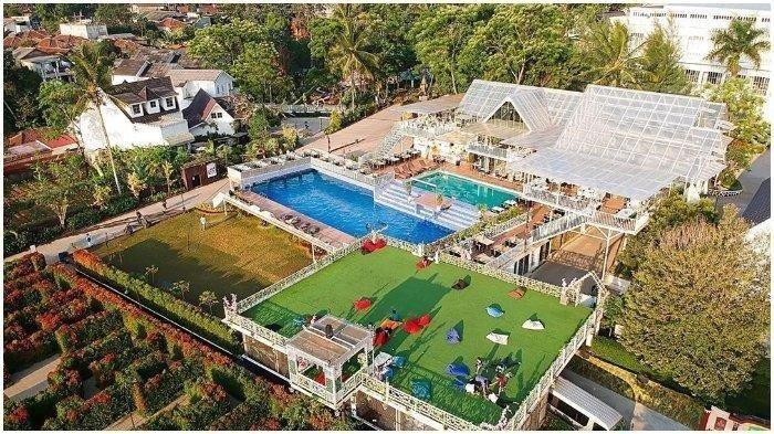Chevilly Resort menawarkan suasana indah dan nyaman, salah satu hotel di Bogor ini jadi pilihan yang tempat untuk menghabiskan waktu liburan Anda.