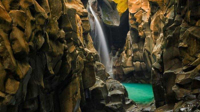 Curug Cikuluwung, tempat wisata di Bogor dengan air terjun cantik yang tersembunyi.