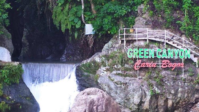 Pesona yang dimiliki Curug Ciomas, membuat sebagian masyarakat setempat menyebut tempat wisata Bogor ini dengan sebutan Green Canyon.