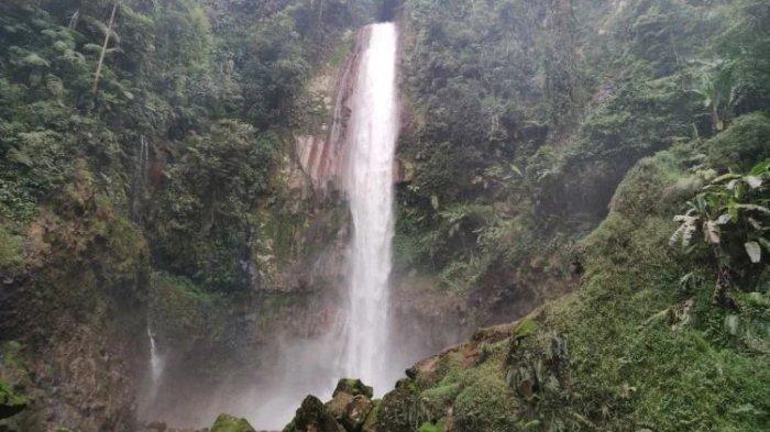 Rekomendasi tempat wisata di Bogor ini punya pemandangan alam yang eksotis. Adalah Curug Seribu yang berada di ketinggian antara 750-1.050 mdpl.
