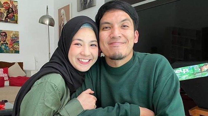 Desta marah saat menanggapi komentar nyinyir netizen soal kisruh rumah tangganya dengan Natasha Rizky