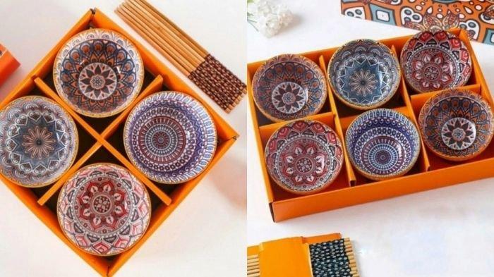 Ilustrasi hampers set keramik dengan motif unik untuk hampers lebaran