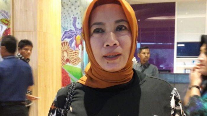 Elly Rachmat Yasin saat menyambangi rapat terbuka rekapitulasi perhitungan suara tingkat Kabupaten Bogor di Hotel Olimpic, Cibinong, Kabupaten Bogor, Jumat (3/5/2019) petang
