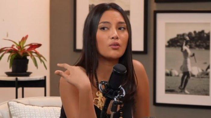 Erika Carlina model sekaligus pemain film yang kalahkan Raisa dan Anya di tepok bulu