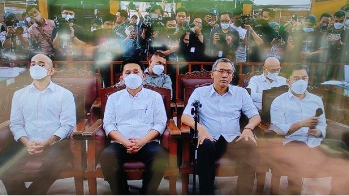Empat terdakwa obstraction of justice atau perintangan penyidikan tewasnya Yoshua yakni Agus Nurpatria, Chuck Putranto, Baiquni Wibowo dan Arif Rahman Arifin dihadirkan jaksa dalam sidang terdakwa Eliezer Pudihang Lumiu, Ricky Rizal, dan Kuat Ma'ruf, di PN Jakarta Selatan, Senin (28/11/2022).