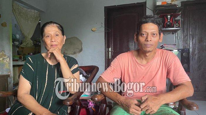 Ibu dan kakak kandung Dona, TKW yang mengaku ditelantarkan keluarga setelah operasi miom, Senin (9/10/2023).