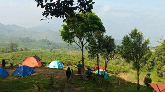 Bagi kamu yang ingin kabur sejenak dari hiruk pikuk kota, tempat wisata Bogor ini adalah pilihan yang pas. Salah satunya kemping di Gunung Luhur.