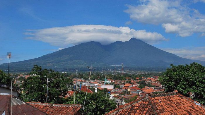 Gunung Salak (Ehamberg/Wikipedia)