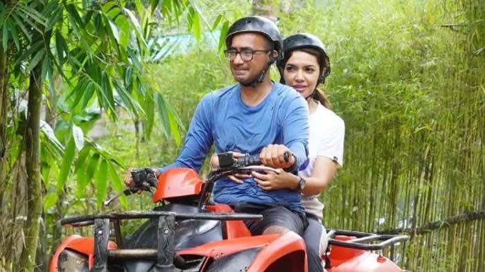 SUAMI NAJWA SHIHAB: Tangkapan layar sosok Ibrahim Assegaf, suami Najwa Shihab yang meninggal dunia karena stroke, Selasa (20/5/2025). Jejak karir mendiang Ibrahim cemerlang sejak muda.