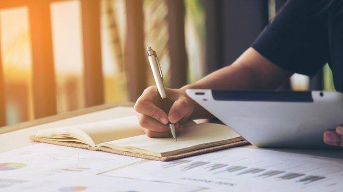 Berikut kunci jawaban buku IPS kelas 8 halaman 189 lembar aktivitas 15. Di lembar tersebut, siswa diminta untuk berdiskusi secara berkelompok soal pemerataan pembangunan.