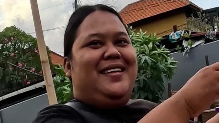 Viral aksi seorang penjual donat masih mau bantu bule kelaparan di Bali. Endingnya sang pedagang terenyuh tahu sosok bule tersebut