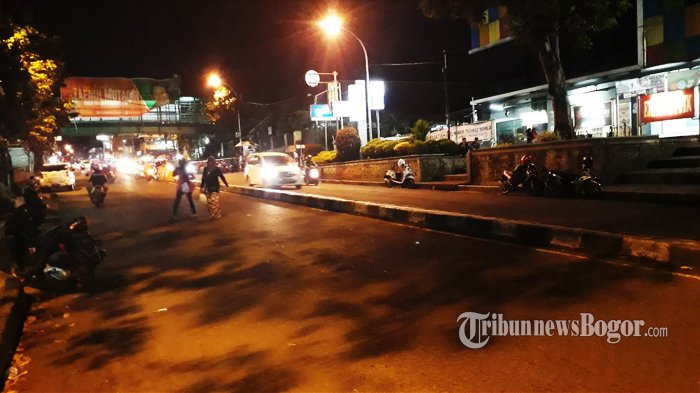 Jalan Veteran arah Jembatan Merah ramai lancar