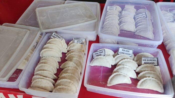 Cireng Prasmanan Brothers dengan berbagai varian isinya.