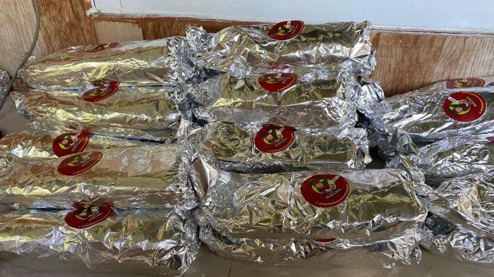 KULINER BOGOR – Kebab Palestine Uncle Hasan yang rasanya autentik khas Timur Tengah. Daging dimasak menggunakan bumbu yang diimpor langsung dari Palestina.