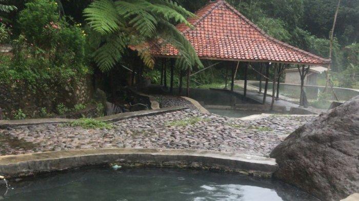 Kolam air panas yang bisa untuk relaksasi saat mengunjungi tempat wisata Lembah Cipanas Kelapa3 Riverside Bogor