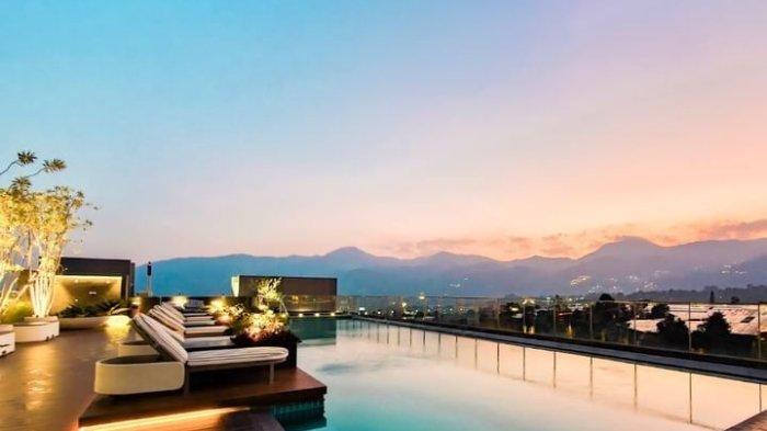 Daya tarik hotel di Bogor The Botanica Sanctuary adalah memiliki kolam renang rooftop infinity pool dengan Jacuzzi terpisah dengan pemandangan pegunungan.