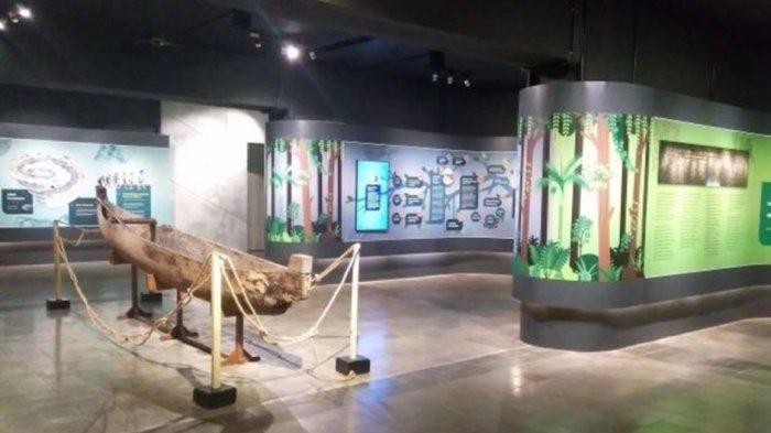 Koleksi perahu layar dari Kayu Randu yang ada di tempat wisata Museum Nasional Sejarah Indonesia di Bogor.