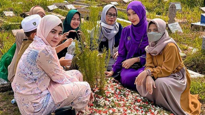 Lucinta Luna lebaran bersama keluarga besarnya di Palmerah, Jakarta Barat