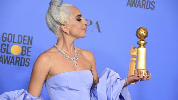 Lady Gaga saat terima piala Golden Globes 2019