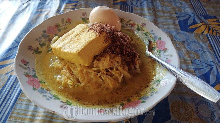 Warung Laksa Pak Inin salah satu kuliner dengan laksa terenak di Bogor. Wajib dicicipi saat mengunjungi Kota Hujan.