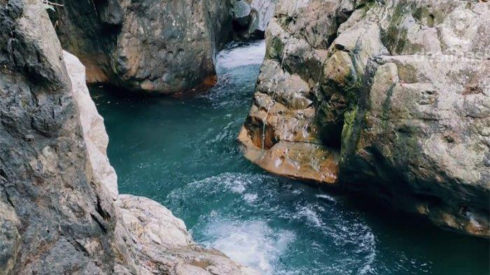 Leuwi Lieuk merupakan salah satu tempat wisata yang punya julukan Little Grand Canyon di Bogor.