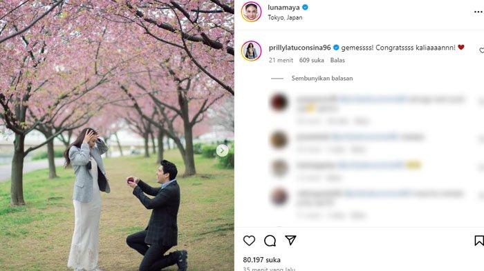 LUNA MAYA DILAMAR :Tangkapan layar momen Luna Maya dilamar oleh sang kekasih, Maxime Bouttier diposting pada Selasa (1/4/2025). Akhirnya artis Luna Maya dilamar oleh Maxime Bouttier. Momen lamaran Luna pun belakangan dikomentari Prilly Latuconsina hingga mencuri perhatian.