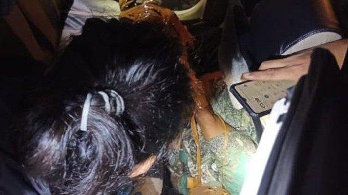 Selasa (7/11/2023) malam warga menemukan mayat terikat lakban dan ditemukan di dalam mobil yang terparkir di Sukabumi.