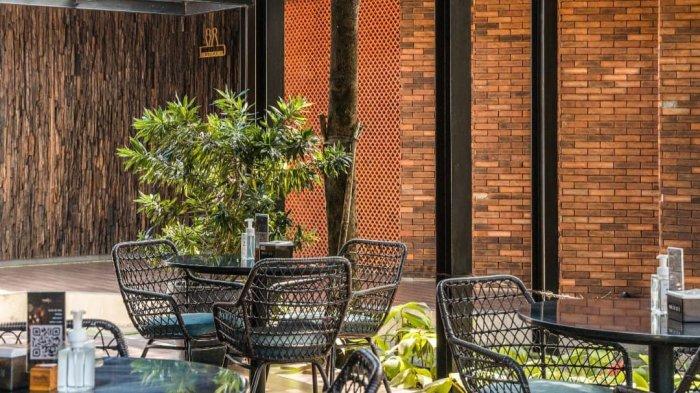 Medja Restaurant yang menawarkan design bak berada di istana negeri dongeng, cocok dipilih bagi kamu yang ingin mencoba kuliner Bogor dengan interior mewah.