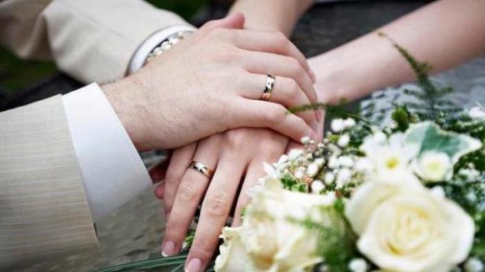 Viral aksi istri sah melabrak suaminya yang diam-diam nikah siri lagi. Terkait hal tersebut, Buya Yahya mengurai nasihat menohok untuk pria.
