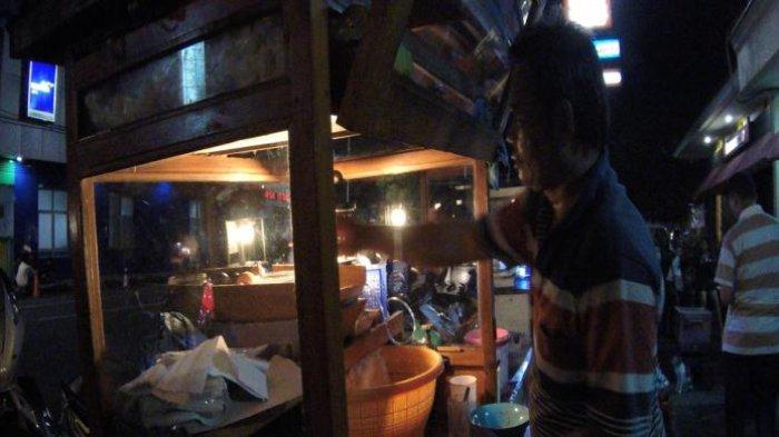 Nasi goreng di depan RS Salak ini merupakan kuliner Bogor favoritnya Jokowi hingga kerap dipanggil ke Istana Bogor untuk hidangan rapat kabinet.