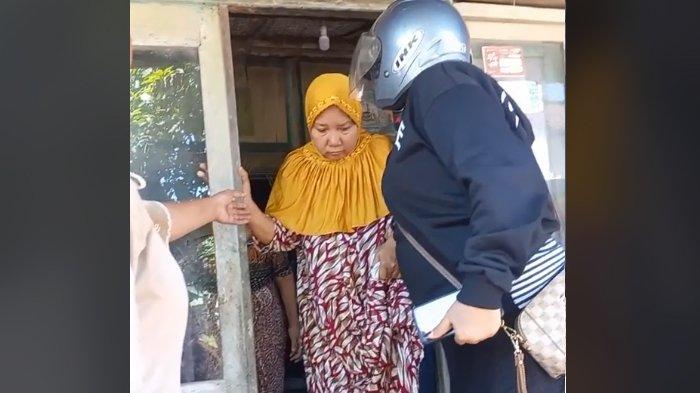 Sosok TKW 40 tahun kerja di Malaysia kini harus tinggal di panti jompo. Sang TKW bernasib miris lantaran semua hartanya ludes di tangan sang anak angkat