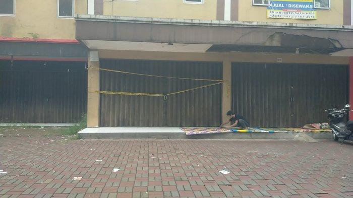 Kondisi ruko kosong ditemukannya Fitria yang dihabisi nyawanya sendiri oleh kekasihnya, Senin (4/12/2023).